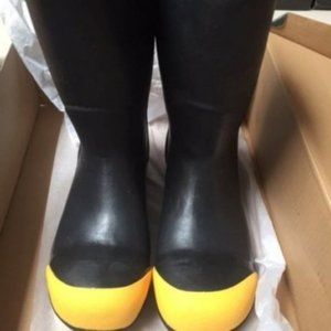 Bogs Boots, Men 7, Woman 9, Yellow Color Steel Toe  For All Environment